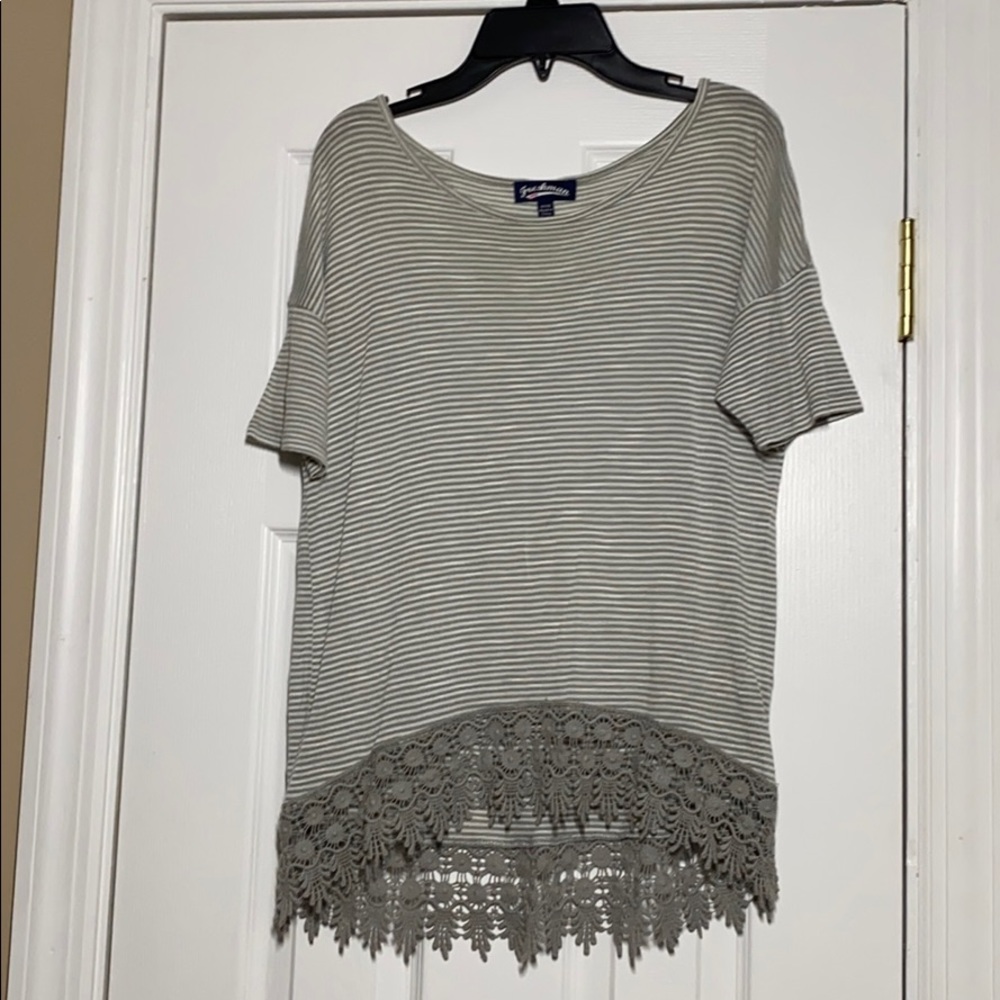 Beautiful Girls’ Shirt with lace!